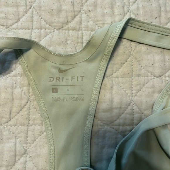 ⚡️Nike DriFit mint green flowy tank. Size large - Picture 5 of 6